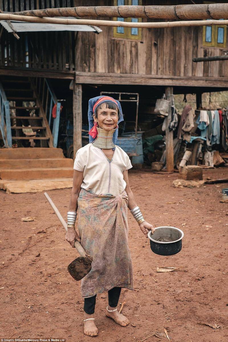 缅甸克扬族妇女以长脖子为美 从小佩戴颈圈