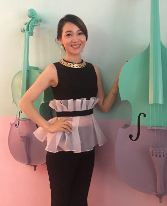 安徽卫视主持一姐43岁周群,女儿肉主任已6岁