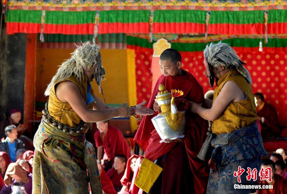 西藏扎什伦布寺举行一年一度的跳神活动