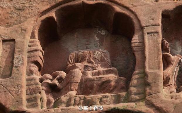 法华寺位于云南省昆明安宁市城东五公里洛阳山麓,原名睡佛寺,以石窟