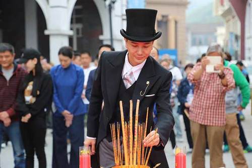 孙之鸿加盟《黑网下星光 一改往日暖男形象