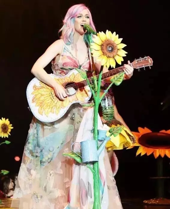 ����̳���⣬�����Ըб��飬ȴ��м����ɫ��������