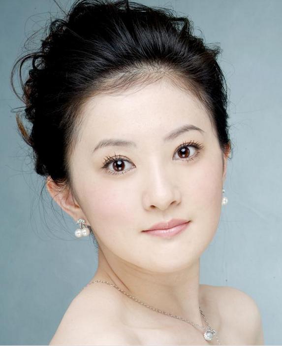 长大后的金铭还带着可爱的婴儿肥,长大后和小时候变化不会很大呢