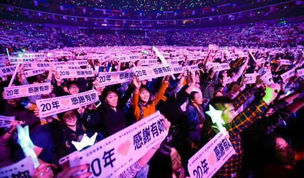 张惠妹上海演唱会数度落泪 粉丝高呼:你瘦了 张惠妹上海演唱会数度落泪 粉丝高呼:你瘦了