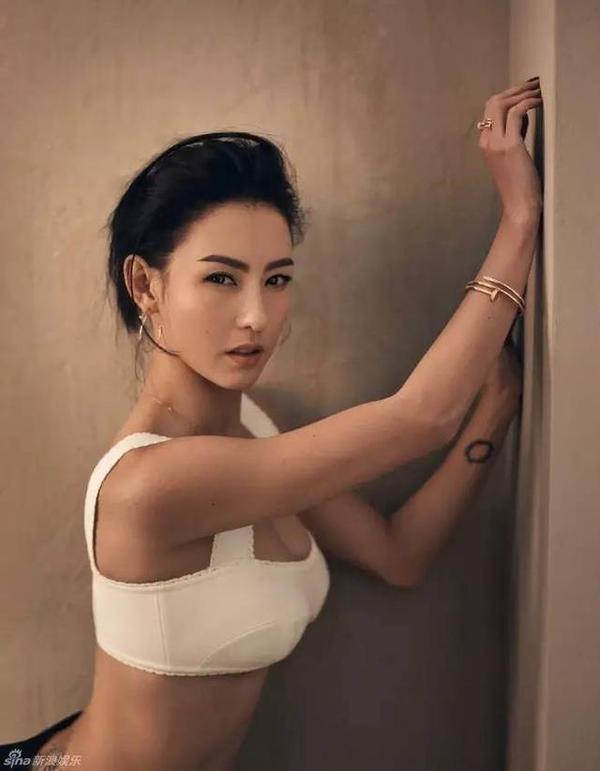 辣妈张柏芝拍时尚大片,露玉背长腿撩人