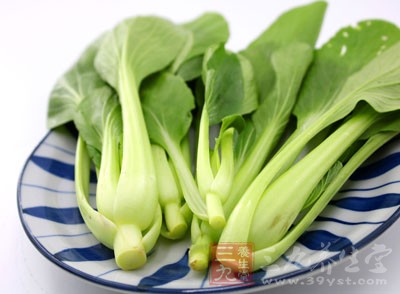 补充营养   小青菜当中含有丰富的钙质,能防止维生素d的缺乏,而且还能