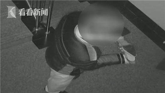 51岁男子瞒老婆偷高跟鞋 就想自己穿着"过过瘾"