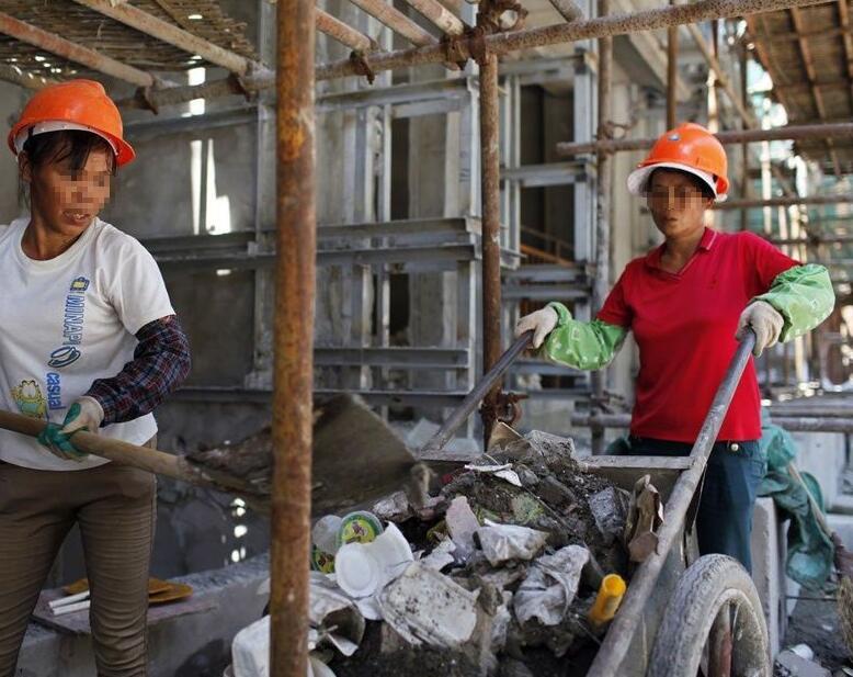 工地上女建筑工人的"尴尬"生活