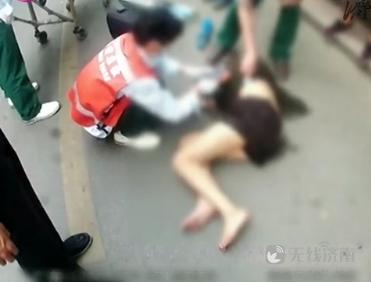 济南一女子通宵喝酒坠入护城河中 昏迷不醒