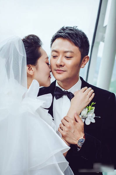 印小天被曝遭妻子骗婚损失千万 昔日恩爱照回顾