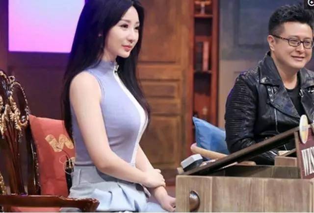 柳岩一年胖20斤还是那么美 双下巴小肚腩一个都不少