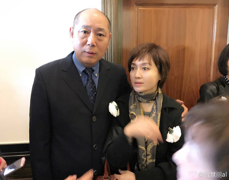 杨洁悼念会上的魏慧丽.