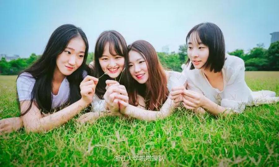 颜值最高毕业照 全是美女学霸