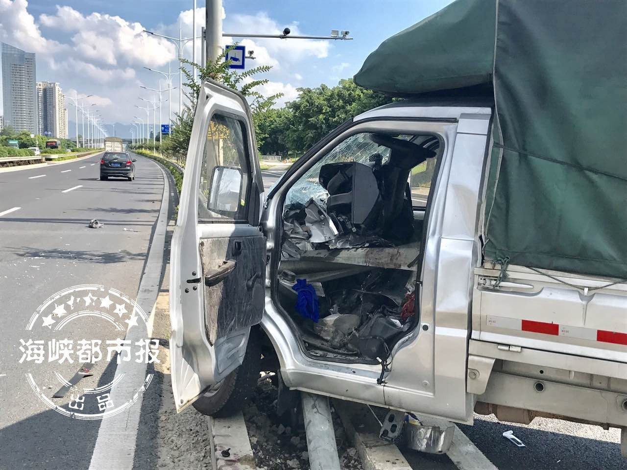 福州三环发生惨烈车祸,货车司机左腿被磨残