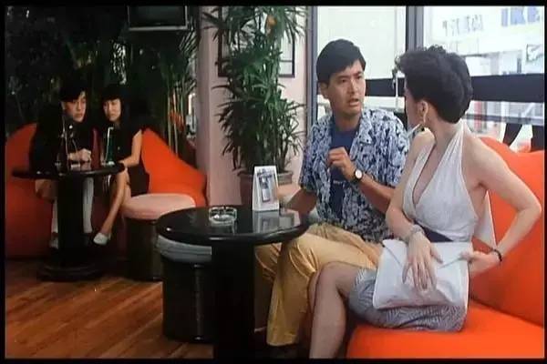 1988年,利智和周润发共同出演的动作片《老虎出更》.