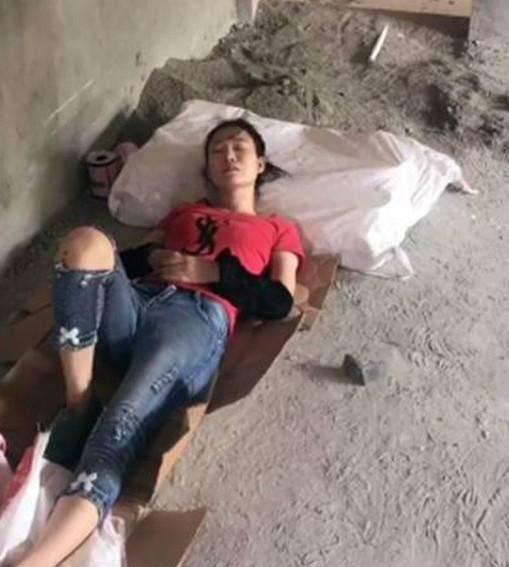 为还债,90后女孩工地上搬砖背水泥,每天赚200块