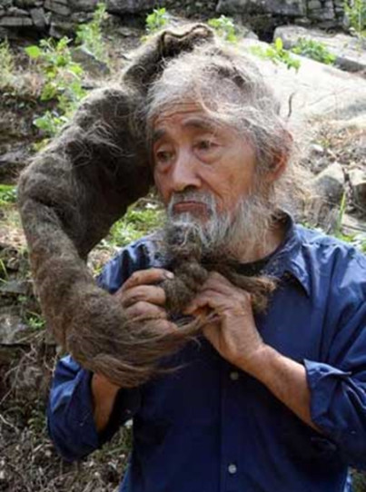 80岁老汉36年首次洗头,用3包洗衣粉,洗5个小时