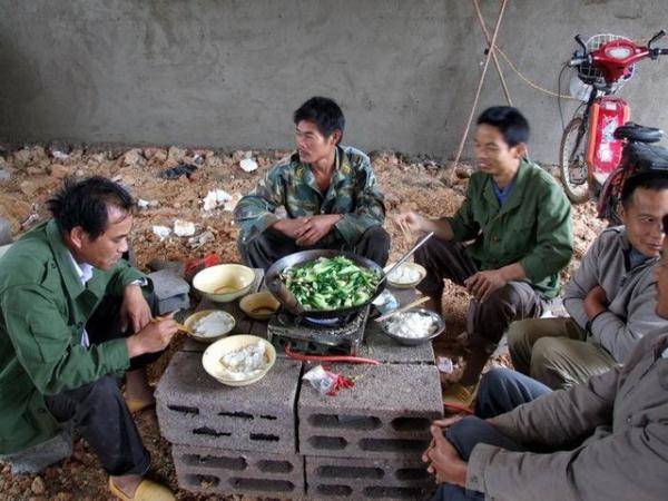这七张农民工吃饭图片,你看到是,会不会感到很心酸?