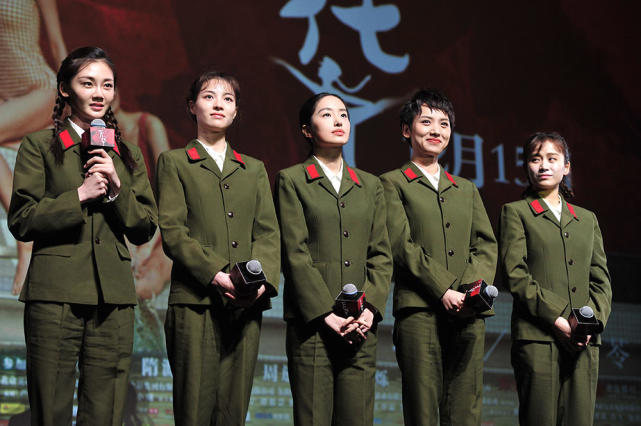 文工团女兵们齐亮相