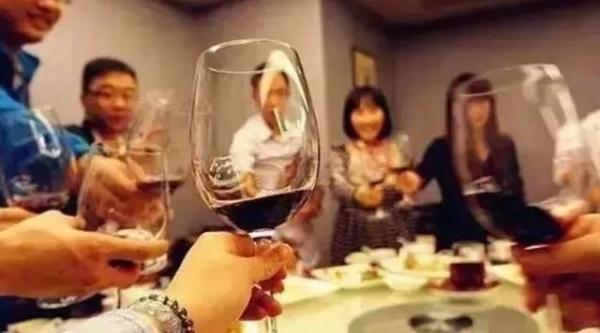 "今天我不喝酒!"男子在酒席上的话刷爆了朋友圈