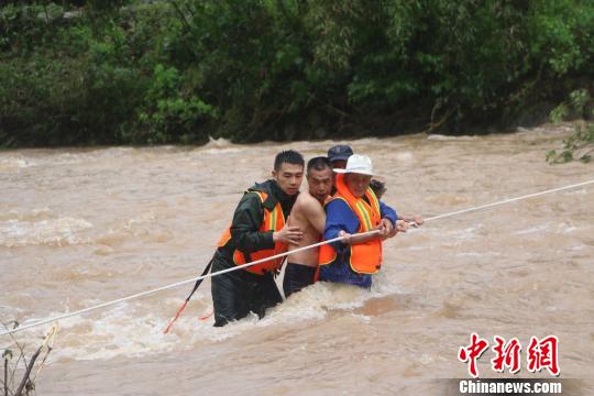 湖北宜昌暴雨致多地内涝 三峡大坝等景区临时关闭