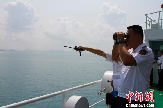 三亚海事局开展大三亚旅游圈西线海空联合巡航