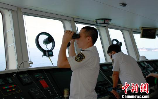三亚海事局开展大三亚旅游圈西线海空联合巡航