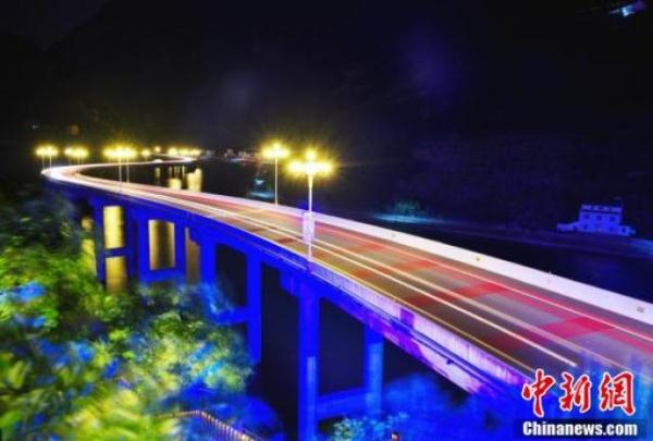 湖北兴山“三峡水上公路”夜色迷人