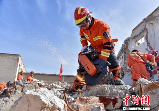 甘肃消防官兵开展地震救援跨区域实战演练