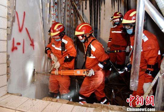 甘肃消防官兵开展地震救援跨区域实战演练