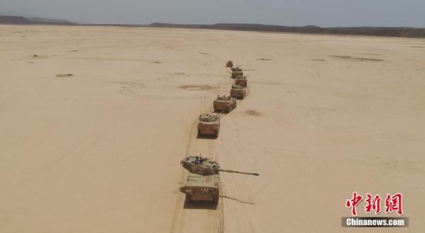 中国驻吉布提保障基地开展实兵实装实弹演练