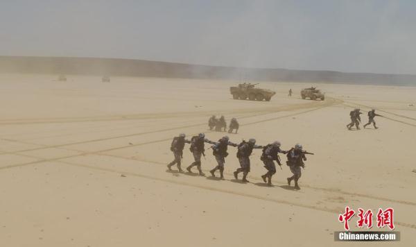 中国驻吉布提保障基地开展实兵实装实弹演练