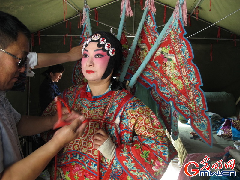 山东梆子:舞台虽简陋 戏曲大过天