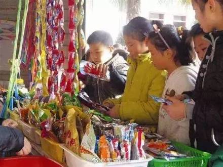 安徽开展为期两个月“五毛食品”整治:常吃或致智力低下 可拨打12331举报 安徽开展为期两个月“五毛食品”整治:常吃或致智力低下 可拨打12331举报