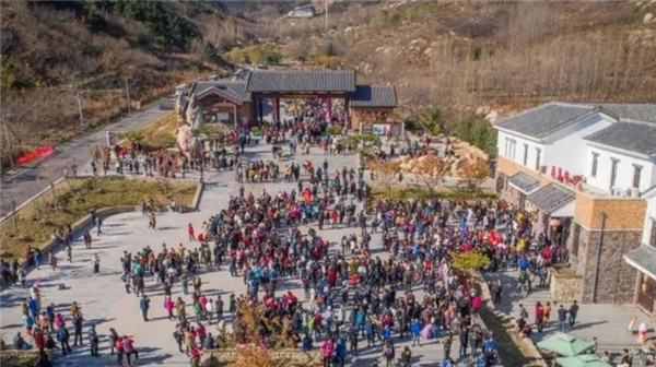 北京游客飞机上突发脑出血桂林医生紧急施救