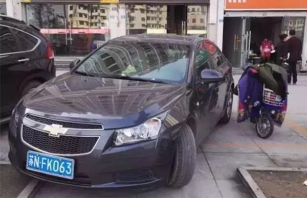 @盐城车主,这样任性停车,即使停入车位也要