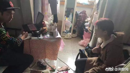 女大学生深夜宿舍开直播,杭州警方捣毁多个涉
