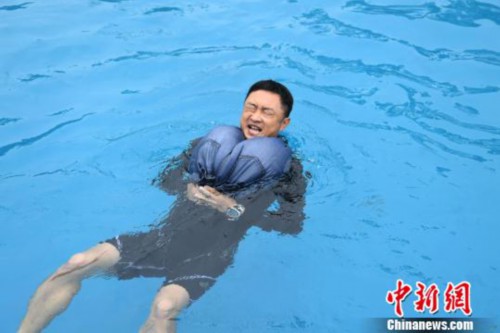 重庆儿童学习溺水自救技巧 如何把裤子制作成