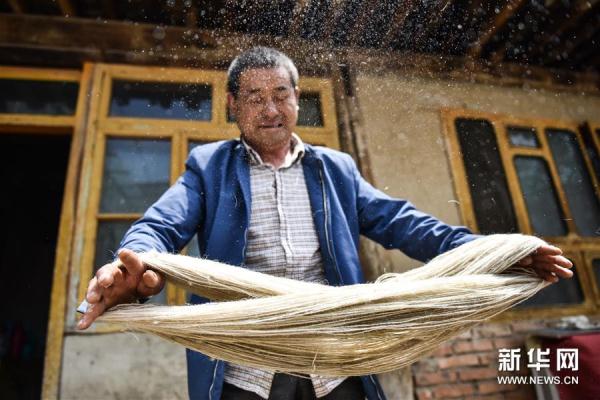 加牙藏族织毯技艺传承人:我织过的地毯可以绕村子一圈
