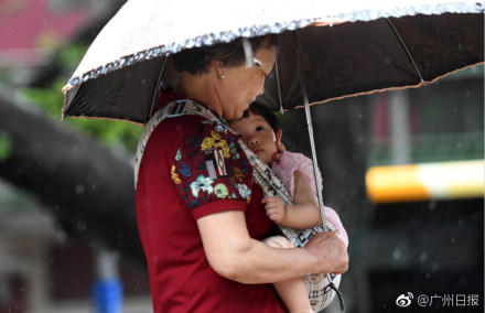 强雷雨云团正向广州城区移动!雷雨大风蓝色预