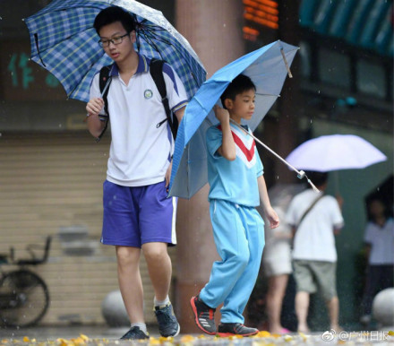 强雷雨云团正向广州城区移动!雷雨大风蓝色预