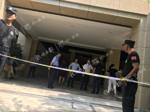 杭州一住宅区突发火灾 1人身亡 杭州一住宅区突发火灾 1人身亡
