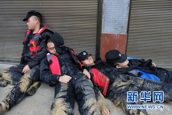 暴雨中，这些感人瞬间，温暖每一个人&hellip;&hellip;