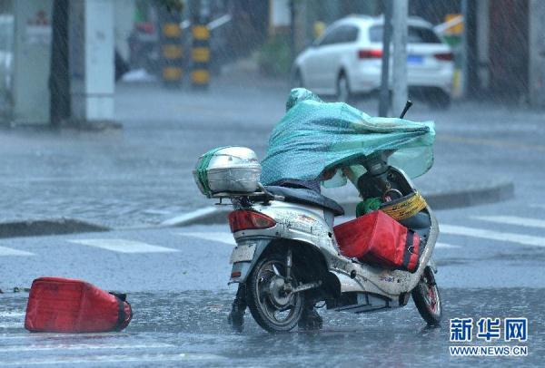 暴雨中，这些感人瞬间，温暖每一个人&hellip;&hellip;