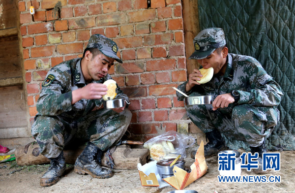 暴雨中，这些感人瞬间，温暖每一个人&hellip;&hellip;