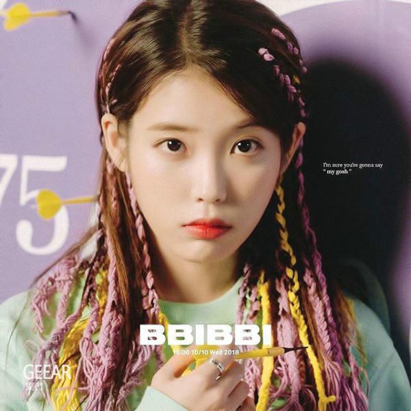 想尝试嘻哈风格新造型的女生，IU的彩辫发型是个好选择!