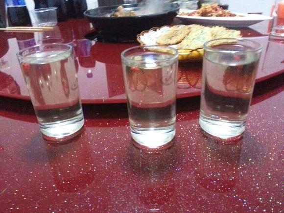 俄罗斯人那么爱喝酒,为什么不喝中国白酒?网友