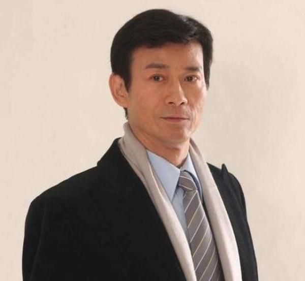 都说林志颖何炅是“不老男神”,看到71岁的他才明白什么是冻龄