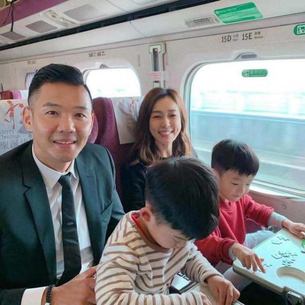 范玮琪晒飞飞翔翔做家务,帮忙购物,感慨两小只