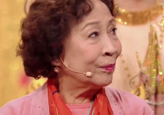 关晓彤被老师夸聪明,谁注意她下意识的反应?让